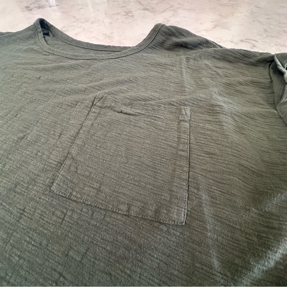Merona Women’s Dark Olive Green Short Sleeve Tee with pocket. Size Large - Picture 5 of 13